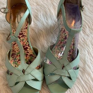 Women’s Seychelles Sandals